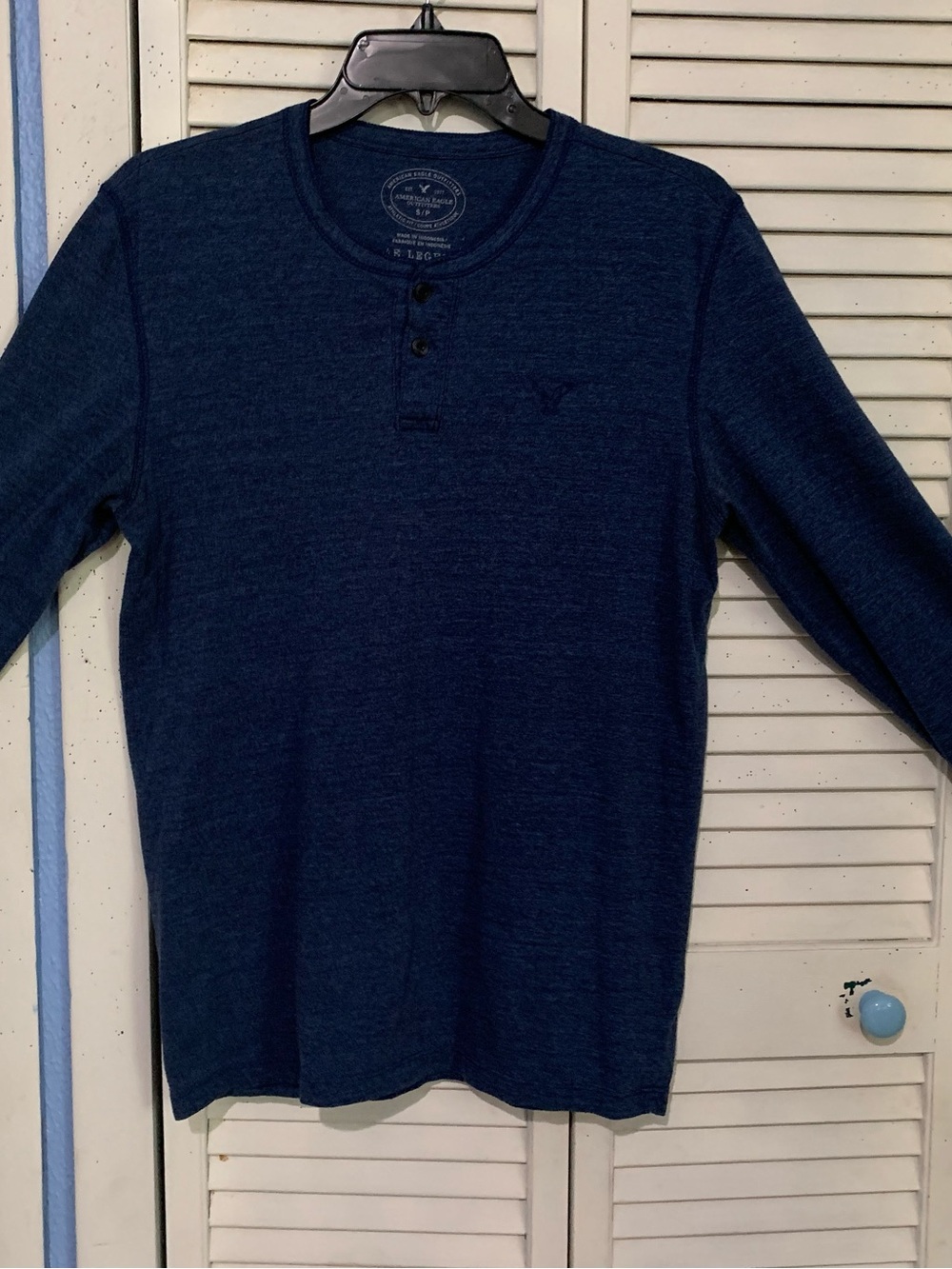 American Eagle Outfitters Athletic Fit Long Sleeved Blue Henley Shirt